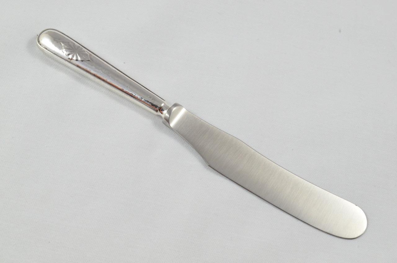 Cased Sheffield Sterling Silver Handled Butter Knife Wellington Pattern 1919